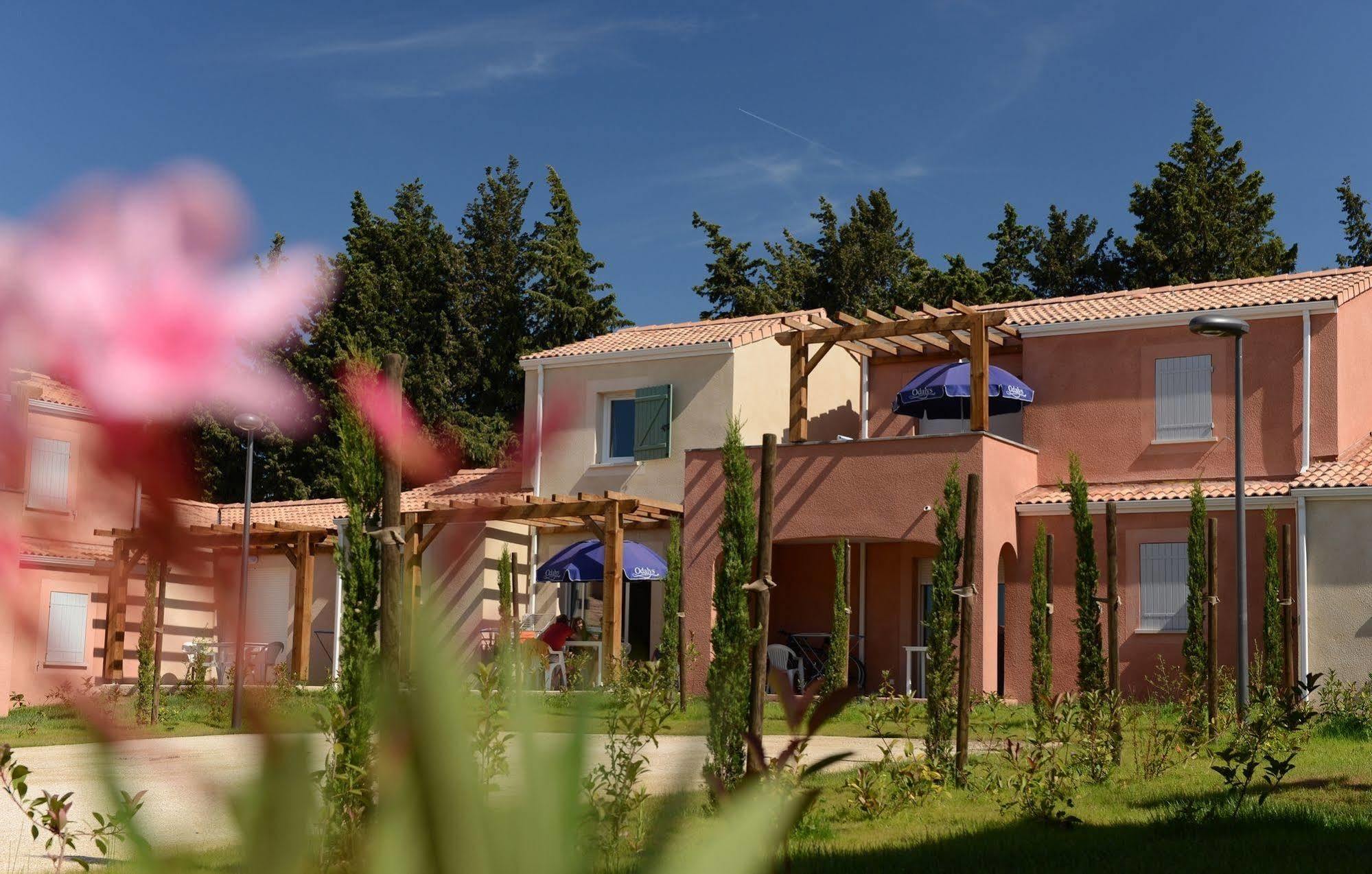 Residence Odalys Le Mas Des Alpilles Paradou Exterior foto